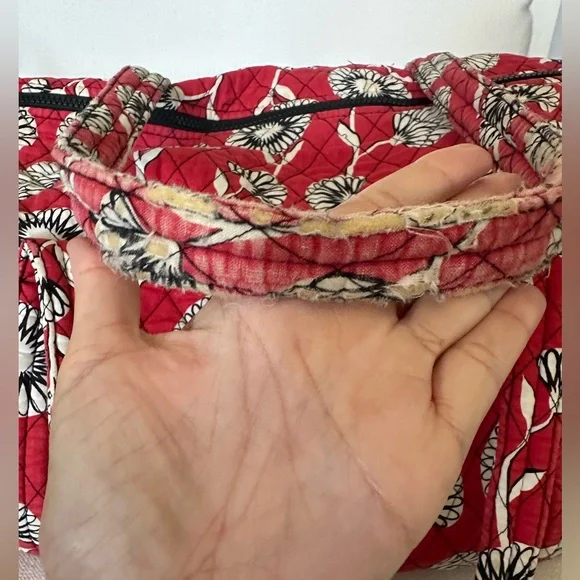 Vera Bradley Deco Daisy Red/white/black Floral Duffle Bag - Picture 4 of 9